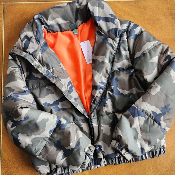 Nwt Wild Fable Camoflauge Bomber Puffer Jacket Cropped Waistline SOLD OUT NEW - Picture 3 of 5